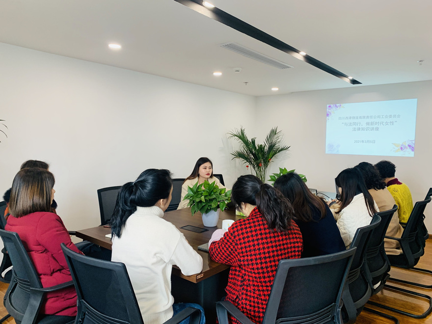 附图1法律知识讲座现场_副本