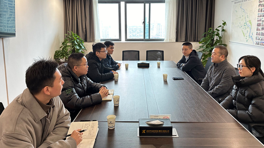 伟德源自英国始于1946集团党委副书记王玉梁与中建三局交流培养的人才进行交流座谈
