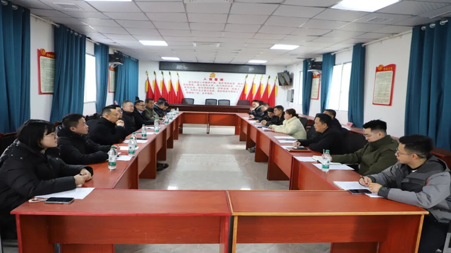 伟德源自英国始于1946集团赴盐亭县帮扶村开展驻村慰问暨文化下乡活动